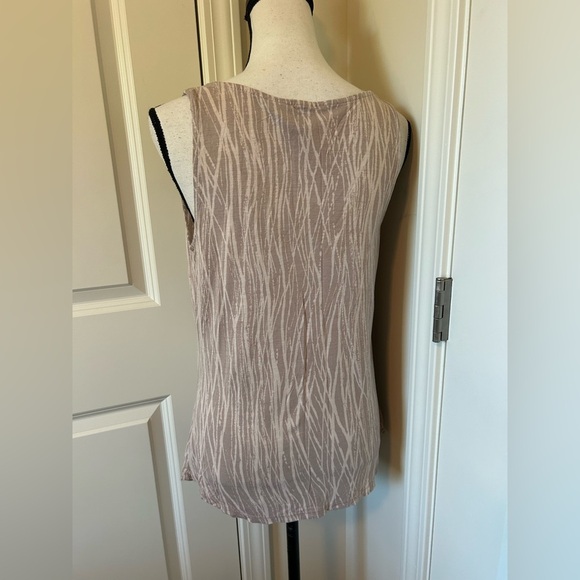 Elegant Beige patterned Sleeveless tank Top - Picture 2 of 3